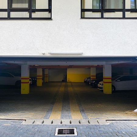 Dreamgarden Airport Apartment & Secure Parking & Airport Shuttle Iasi Exterior foto