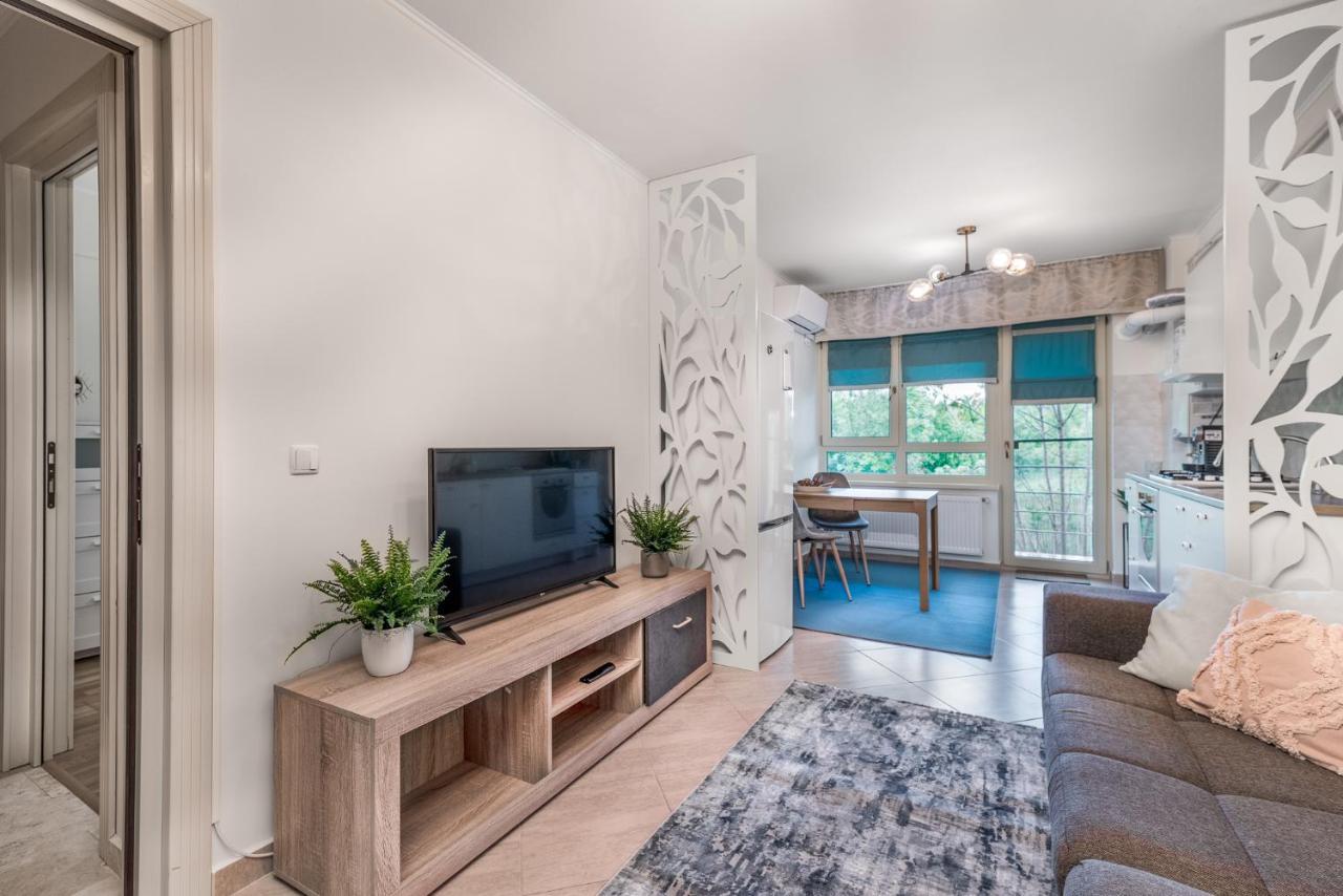 Dreamgarden Airport Apartment & Secure Parking & Airport Shuttle Iasi Exterior foto